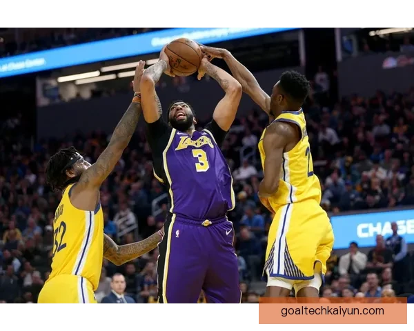 戴维斯边路表现稳健，效率持续提升引发关注